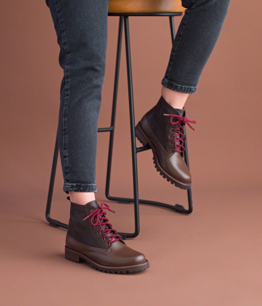 bota feminina marrom em couro legítimo heart ember black rabbit