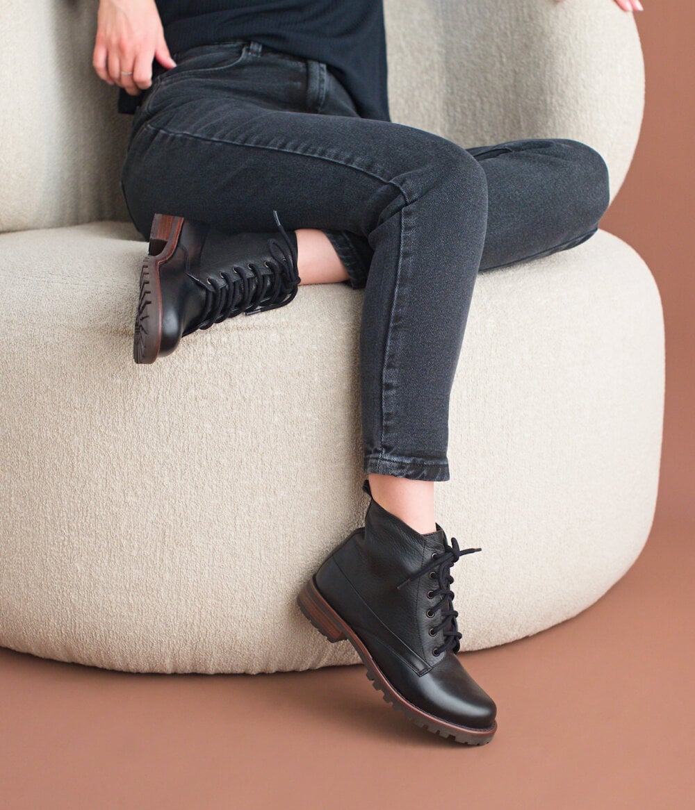 design exclusivo bota heart raven preta couro legítimo black rabbit